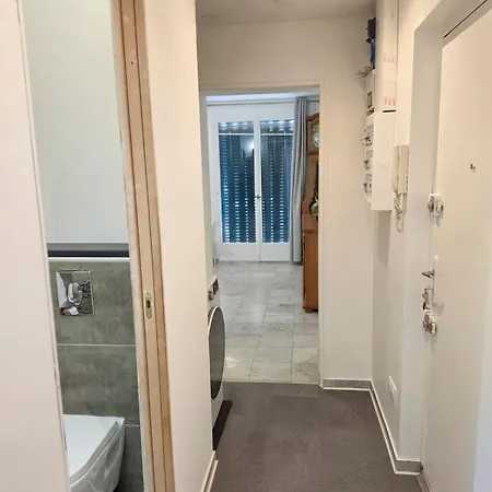 Apartmán Renovated 3-room With Parking Vallauris