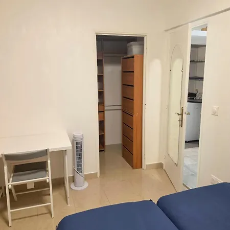 Renovated 3-room With Parking アパート *