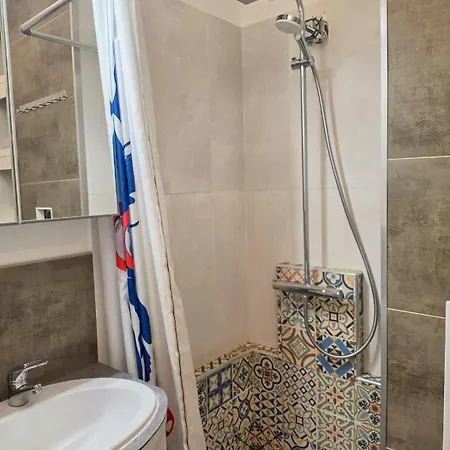 Renovated 3-room With Parking *