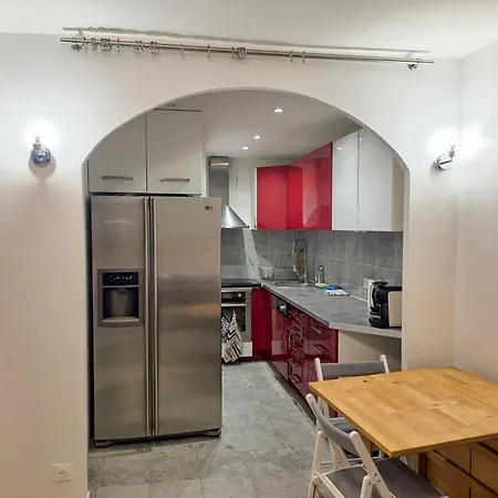 Apartmán Renovated 3-room With Parking Vallauris
