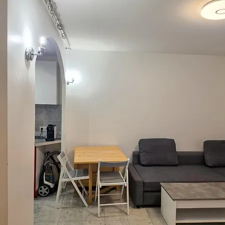 Renovated 3-room With Parking *
